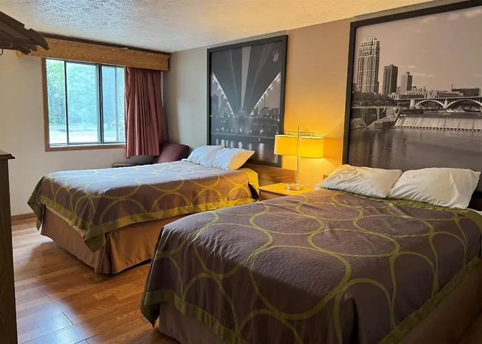 Super 8 By Wyndham Chaska