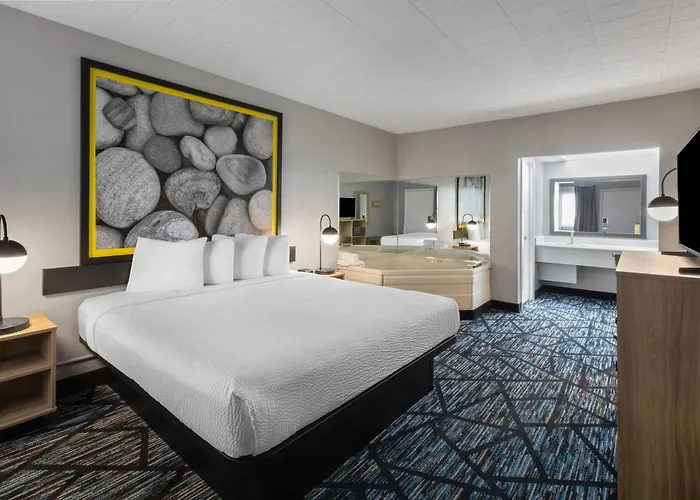 Super 8 By Wyndham Traverse City