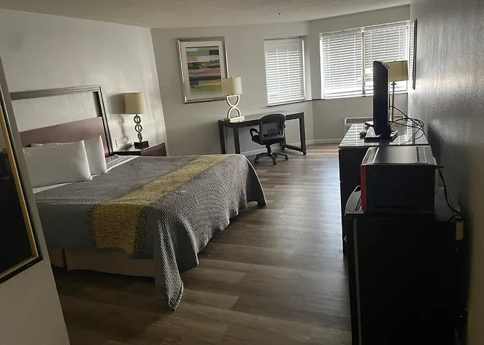 Apm Inn & Suites