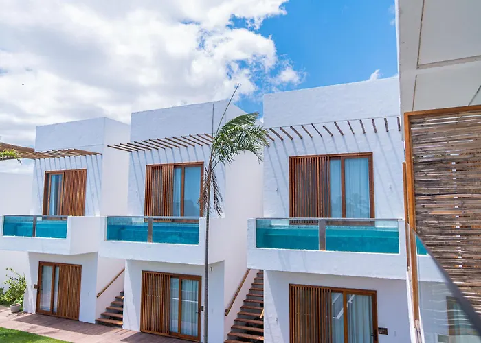Mikiki Lifestyle Hotel (Adults Only)