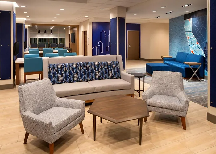 Holiday Inn Express & Suites Fresno Airport By Ihg