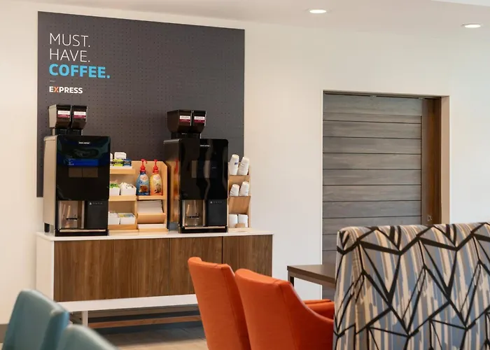 Holiday Inn Express & Suites Fresno Airport By Ihg