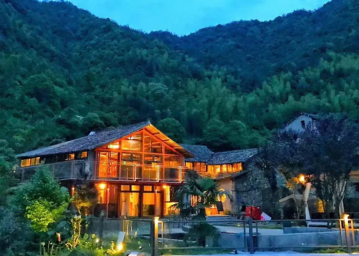 Lishui Manshanju Forest Retreat