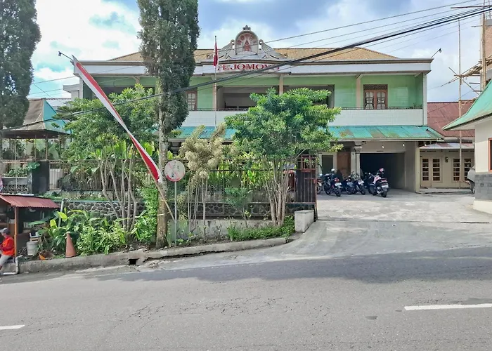 Reddoorz Hotel Tejomoyo Near Bukit Sekipan Tawangmangu