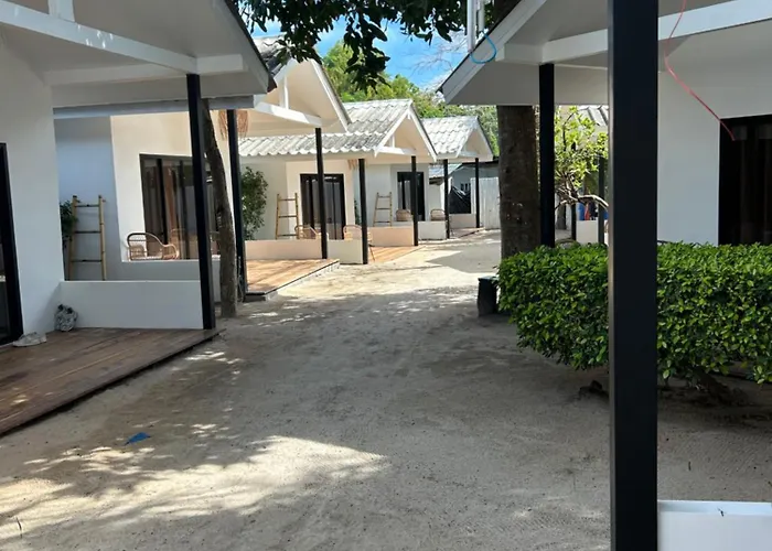 The Cosy Sunset Beach Resort