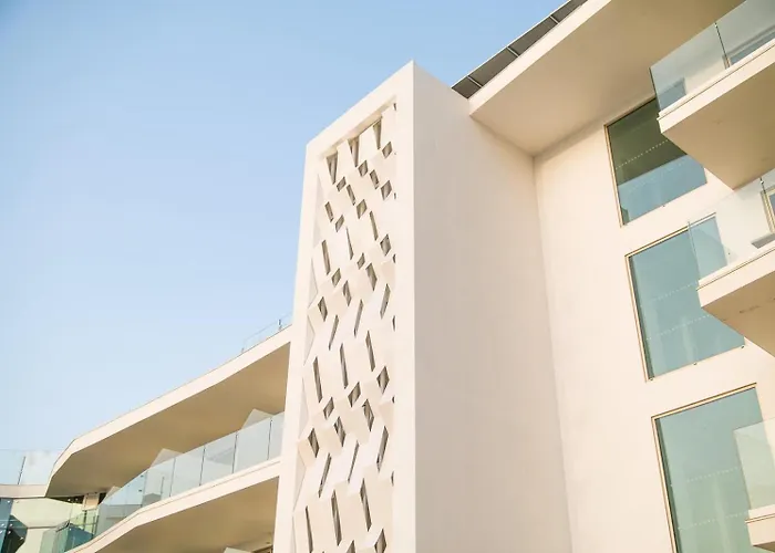 Castelo Suites Hotel