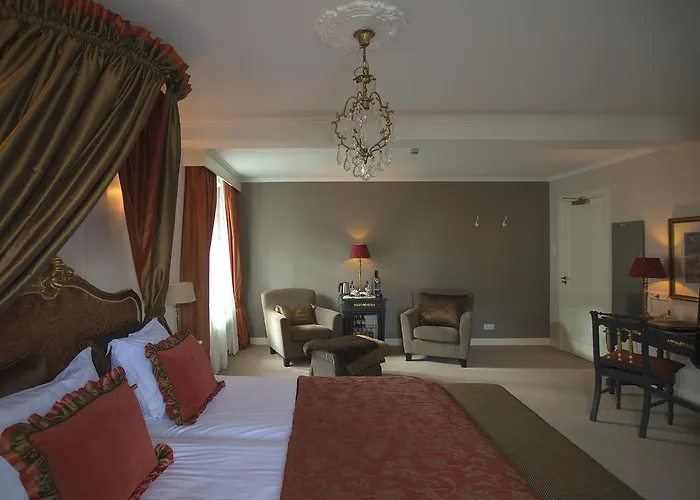 B & B Hotel The Baron Crown