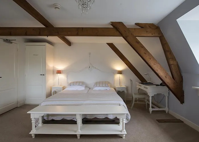 B & B Hotel The Baron Crown