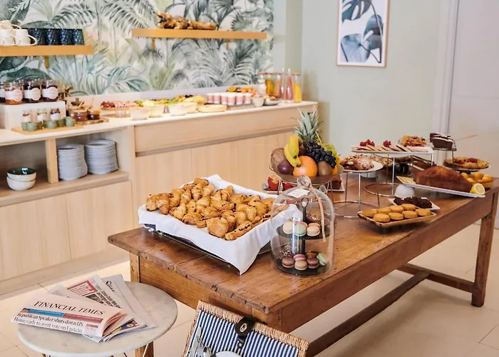 Maison Des Ambassadeurs, A Small Luxury Hotels