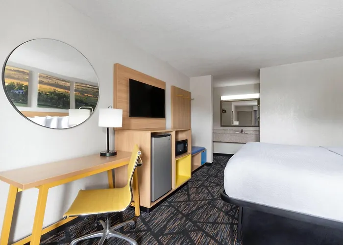 Days Inn By Wyndham Augusta Wheeler Road
