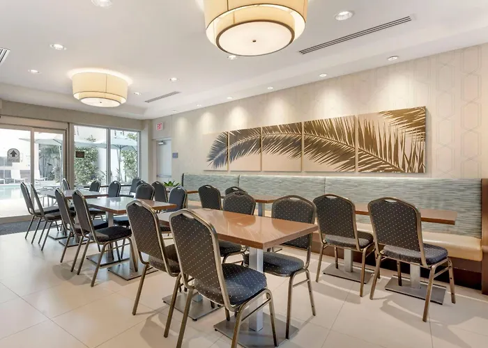 Comfort Suites Miami Airport North