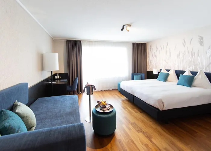 Hotel Illuster - Urban & Local