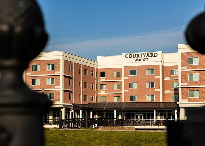 Courtyard By Marriott Rome Hotel