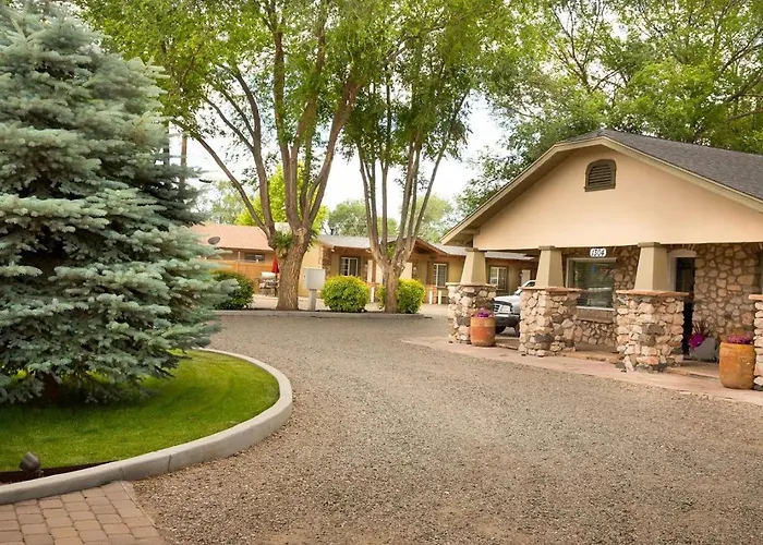 Primrose Inn And Suites