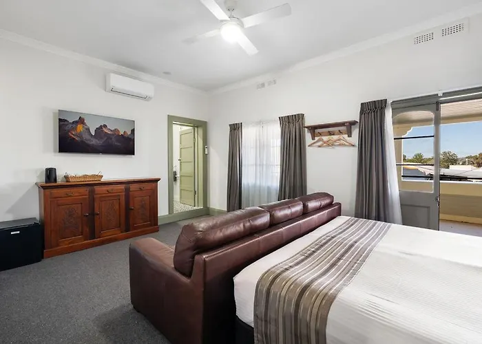 George Inn Rooms At Royal Tenterfield