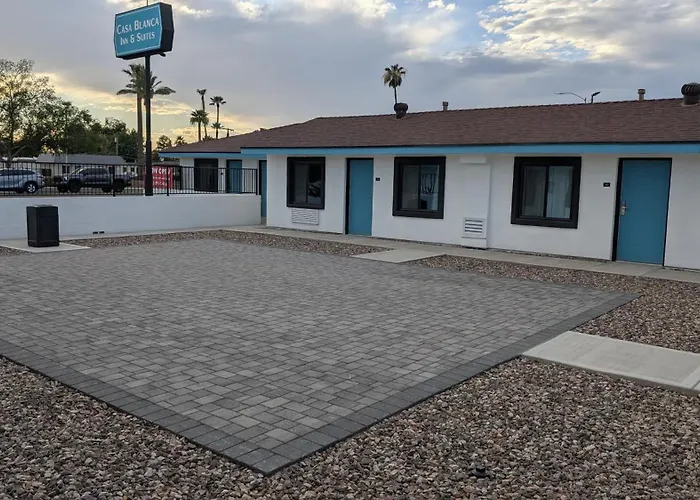 Casa Blanca Inn&Suites