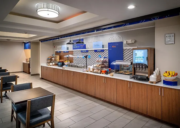 Holiday Inn Express & Suites Fairmont By Ihg