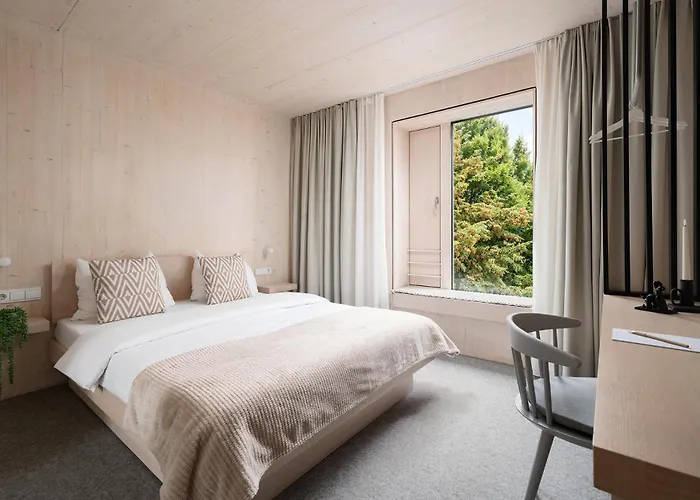 Hotel Bergamo Modern&zentral in Ludwigsburg Klimaanlage 3 Min zum Schloss WLAN Frühstück optional besonderes nachhaltiges Stadthotel in moderner Holzbauweise