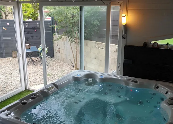 Chambres d'hôtes&jacuzzi - A l'ombre des amandiers