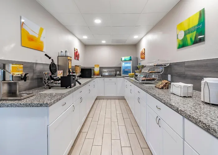 Quality Inn & Suites Evansville Downtown