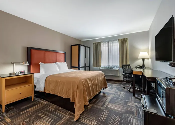 Quality Inn & Suites Evansville Downtown
