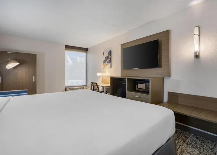 Surestay Plus Hotel By Best Western Chicago Lombard
