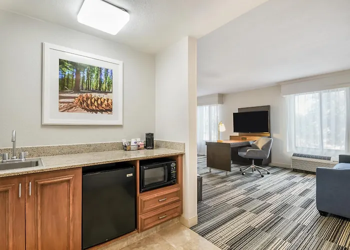 Hampton Inn & Suites Tulare