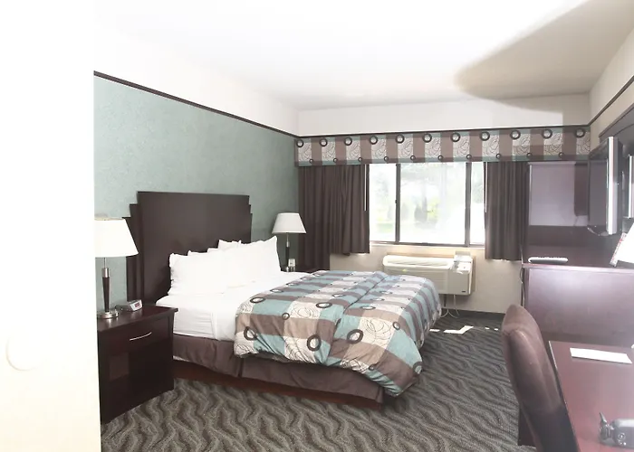 Days Inn & Suites By Wyndham Rochester Hills Mi