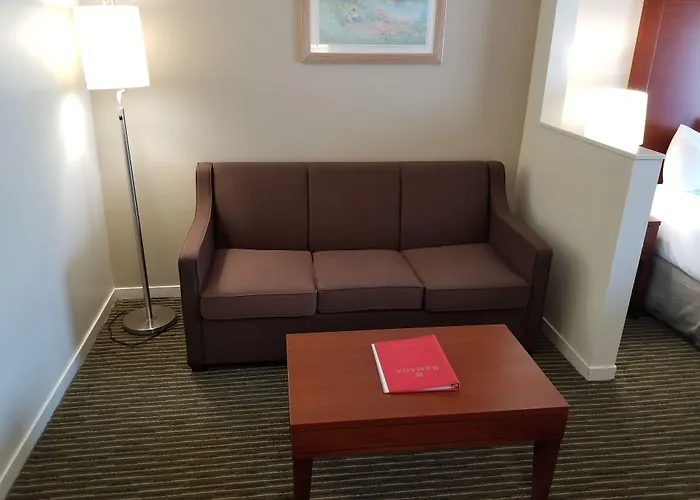 Ramada By Wyndham Bakersfield