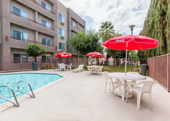 Ramada By Wyndham Bakersfield