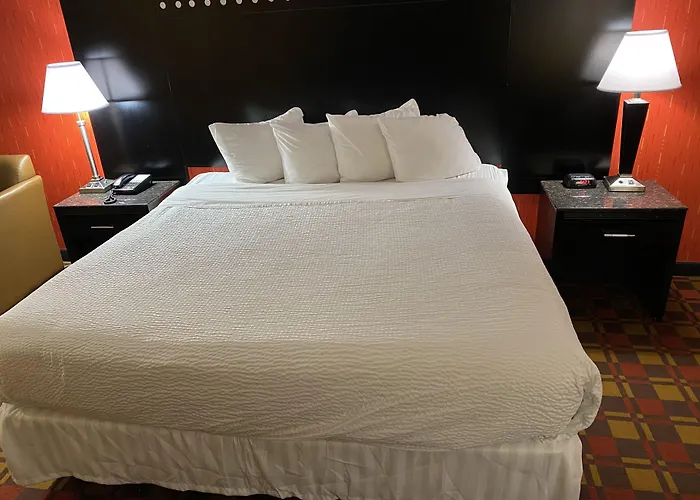 Ramada By Wyndham Rochelle Park Near Paramus