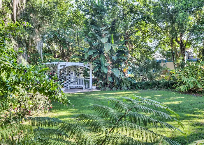 Lakeside Inn On Lake Dora
