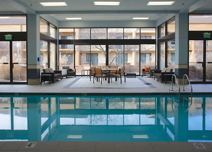 Courtyard By Marriott Rockford