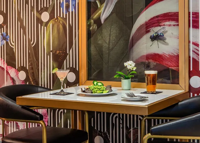 Hotel Adagio, Autograph Collection