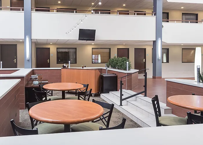 Quality Suites Lansing West