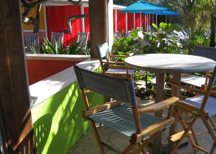 Colony Hotel And Cabana Club