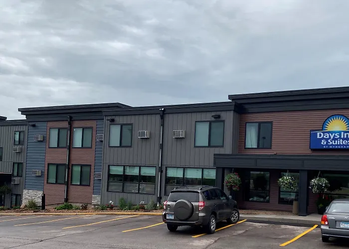 Days Inn & Suites By Wyndham Duluth By The Mall