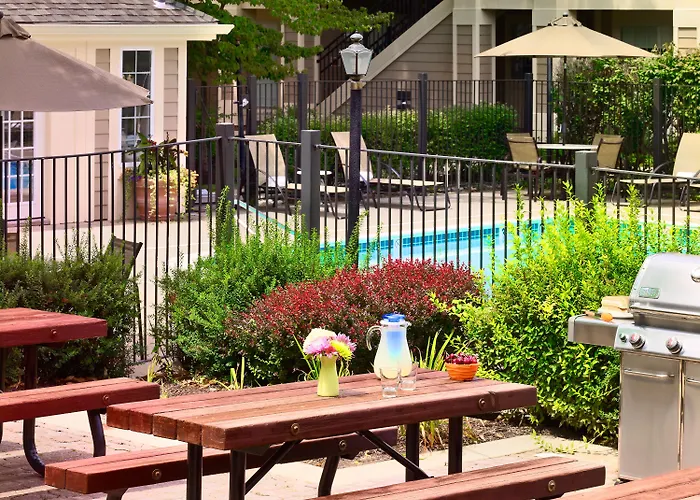 Sonesta Simply Suites Cleveland Airport