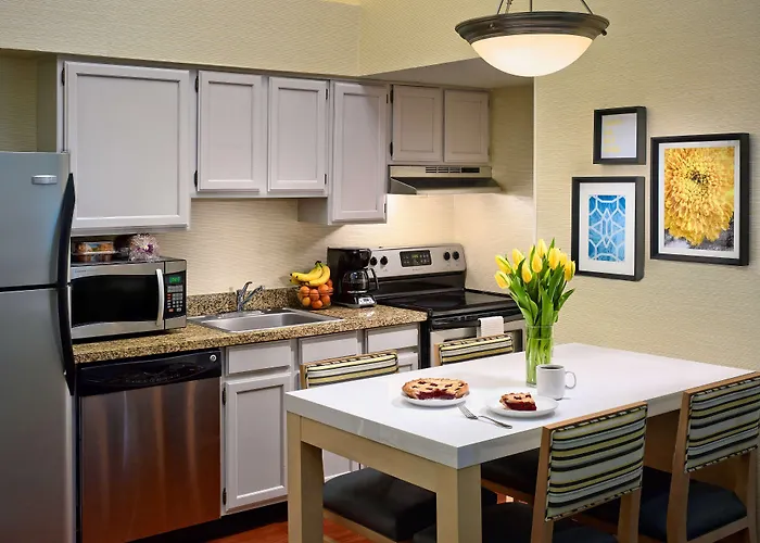 Sonesta Simply Suites Cleveland Airport