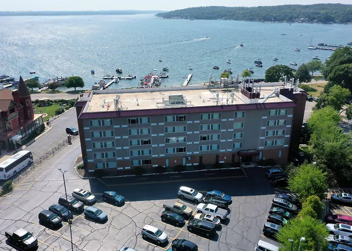 Harbor Shores On Lake Geneva