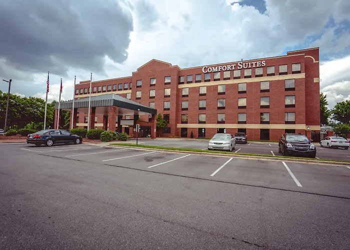 Comfort Suites Outlet Center