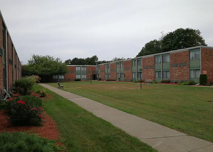 Mystic River Hotel & Suites