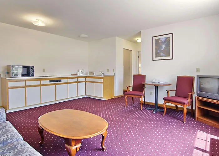 Days Inn & Suites By Wyndham Lolo