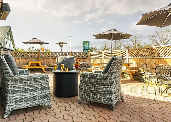 Quality Inn Waddling Dog Saanichton