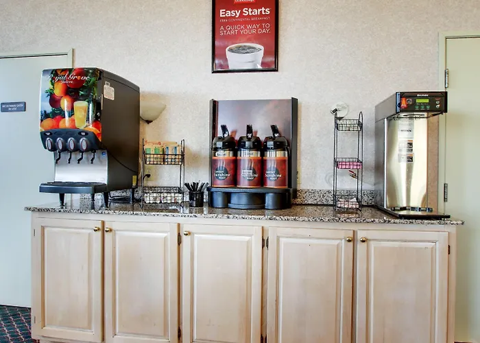 Econo Lodge Inn & Suites Gulfport Airport