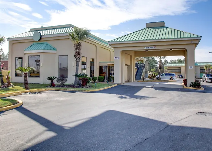 Econo Lodge Inn & Suites Gulfport Airport