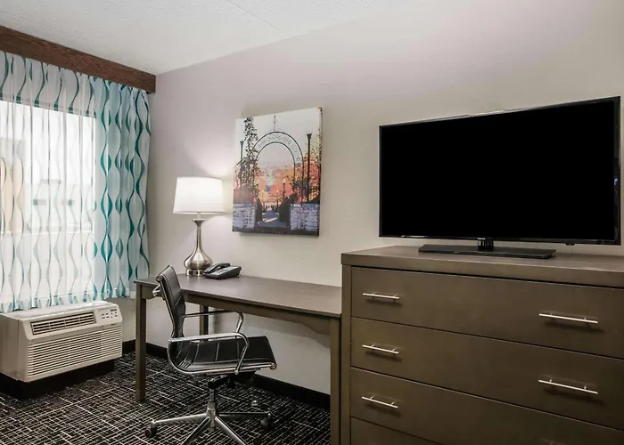 La Quinta Inn By Wyndham Davenport & Conference Center