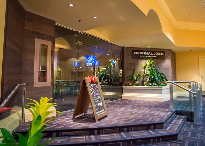 Rosedale On Robson Suite Hotel