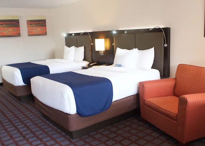 Days Inn By Wyndham Woodbury Long Island