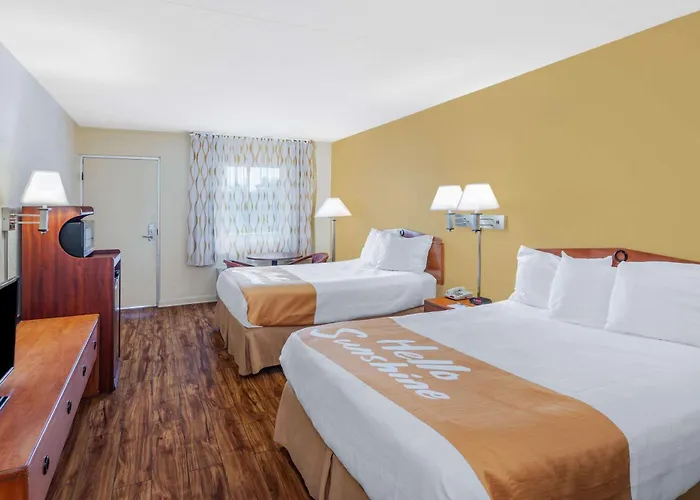 Days Inn By Wyndham Clarksville Tn